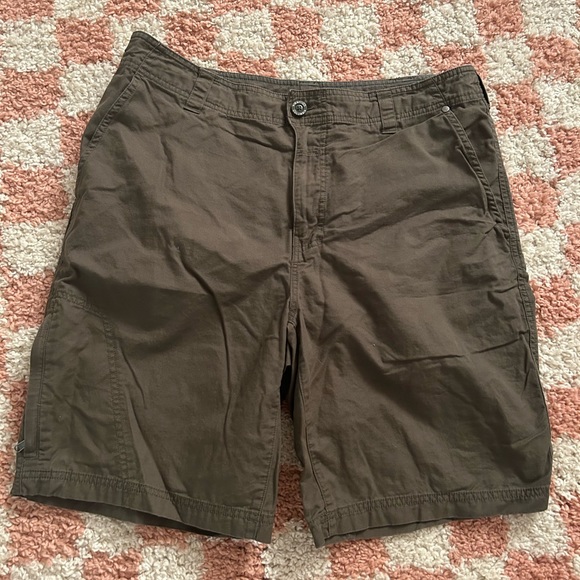 Columbia Other - Columbia omnishade brown shorts